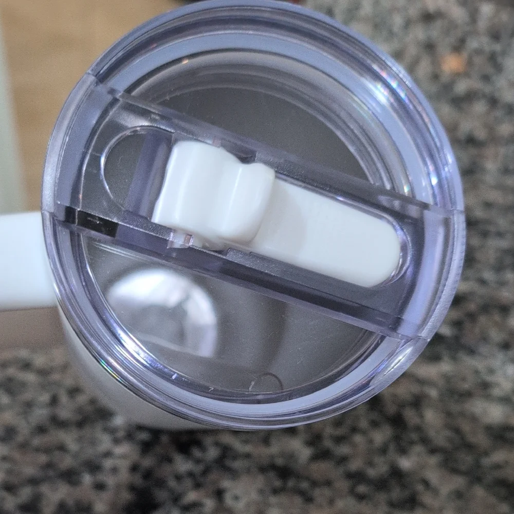 White Tumbler with Handle and Lid - Picture 2 of 4